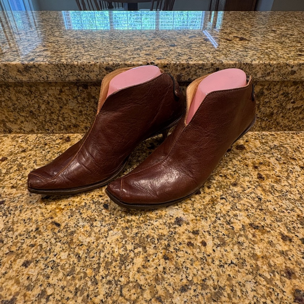 Cydwoq “Skate” Brown Leather Handmade Heels Shoes Sz 38 US 8 Low Heel Casual